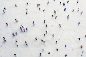 Menschen aus der Vogelperspektive, durch Linien miteinander verbunden